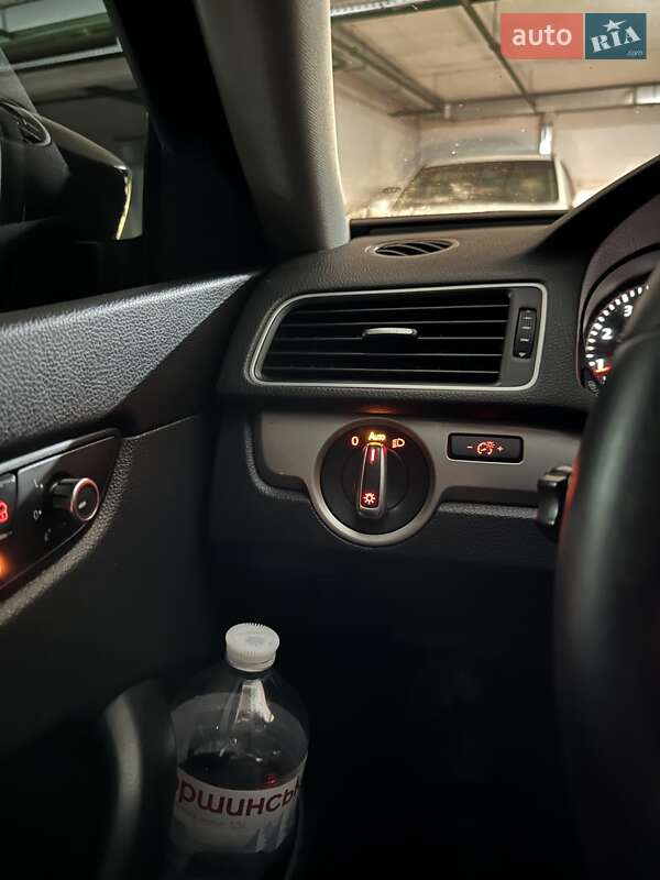 Седан Volkswagen Passat 2014 в Киеве
