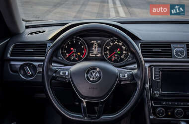 Седан Volkswagen Passat 2015 в Житомире