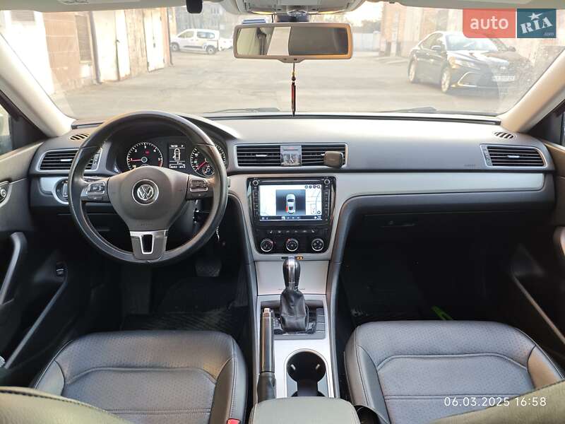 Седан Volkswagen Passat 2013 в Киеве