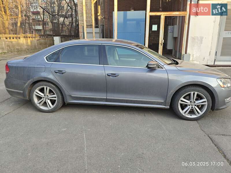 Седан Volkswagen Passat 2013 в Киеве