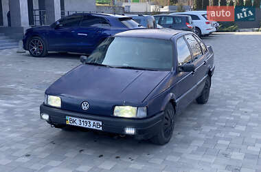 Седан Volkswagen Passat 1990 в Рівному