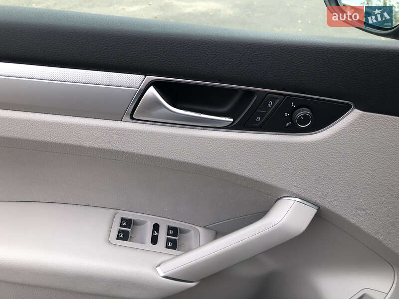 Седан Volkswagen Passat 2016 в Харкові