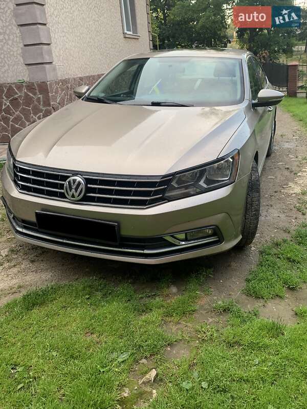 Седан Volkswagen Passat 2015 в Калуше