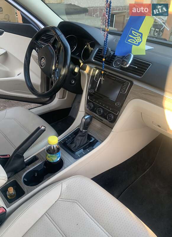 Седан Volkswagen Passat 2015 в Калуше