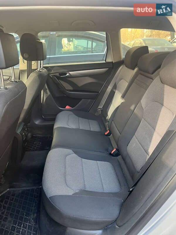 Універсал Volkswagen Passat 2012 в Сумах