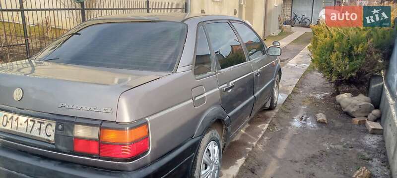 Седан Volkswagen Passat 1992 в Львові