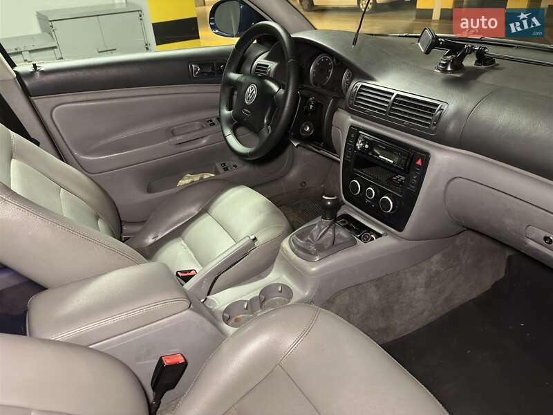 Седан Volkswagen Passat 2004 в Черкасах