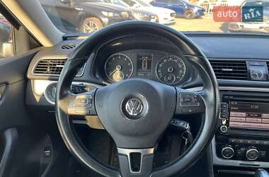 Седан Volkswagen Passat 2012 в Києві