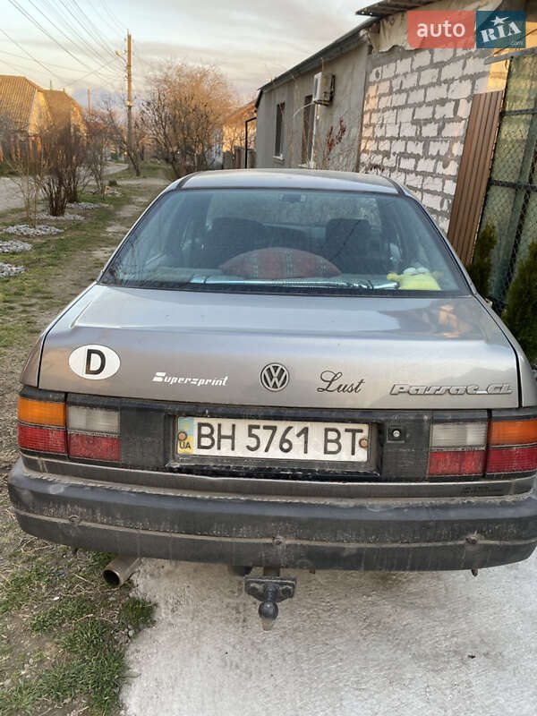 Седан Volkswagen Passat 1990 в Ізмаїлі