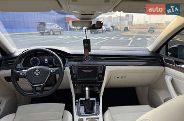 Седан Volkswagen Passat 2016 в 