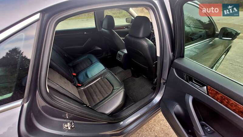Седан Volkswagen Passat 2013 в Львове
