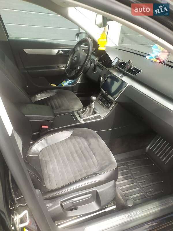Універсал Volkswagen Passat 2011 в Івано-Франківську