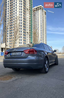 Седан Volkswagen Passat 2013 в Киеве