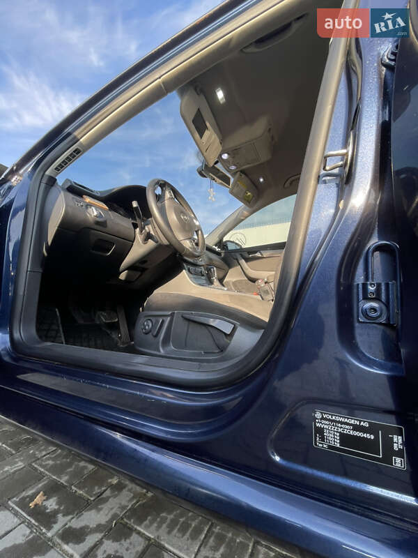 Универсал Volkswagen Passat 2011 в Хусте