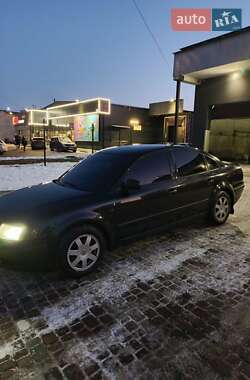 Седан Volkswagen Passat 2000 в 