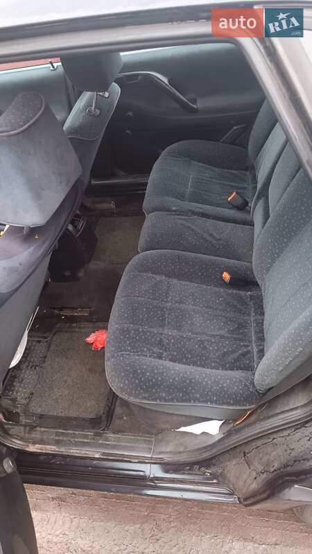 Седан Volkswagen Passat 1996 в Корце