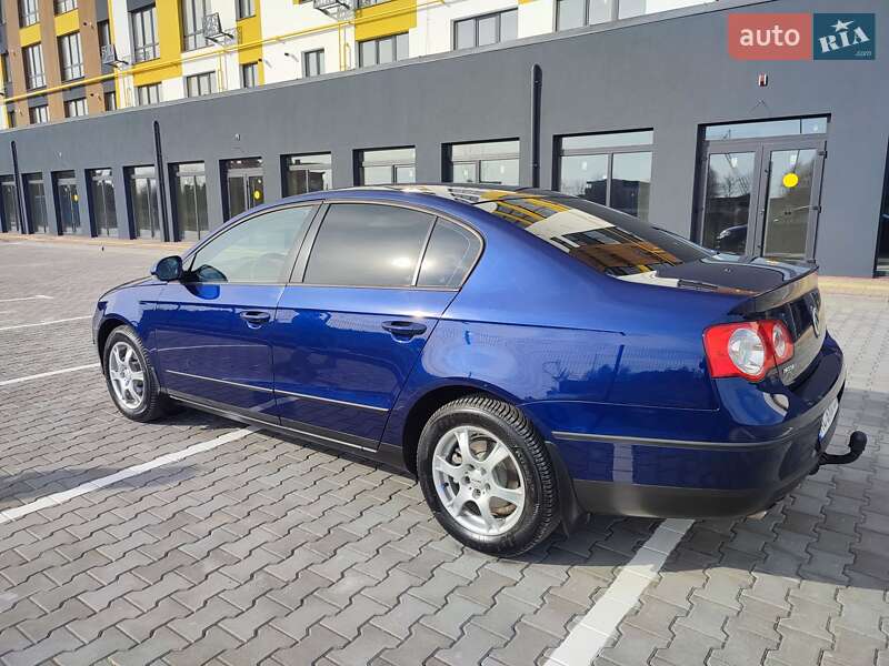 Седан Volkswagen Passat 2005 в Луцке
