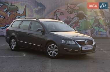 Универсал Volkswagen Passat 2010 в Киеве