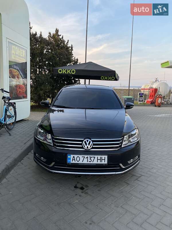 Седан Volkswagen Passat 2013 в Виноградові