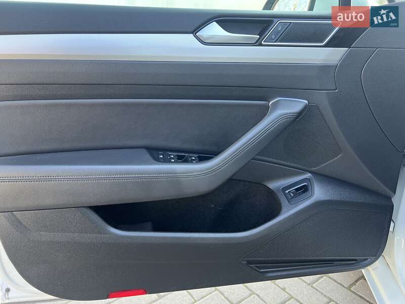 Універсал Volkswagen Passat 2015 в Самборі