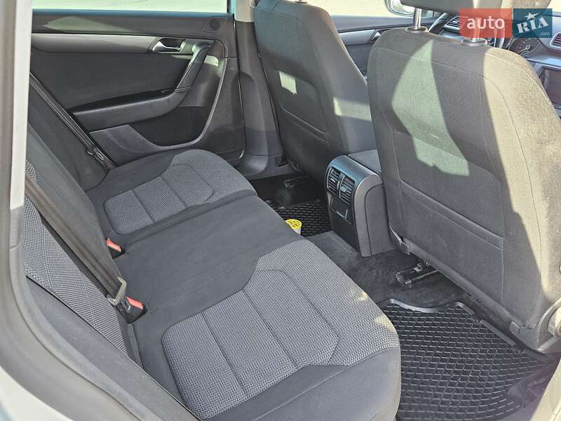 Універсал Volkswagen Passat 2011 в Запоріжжі