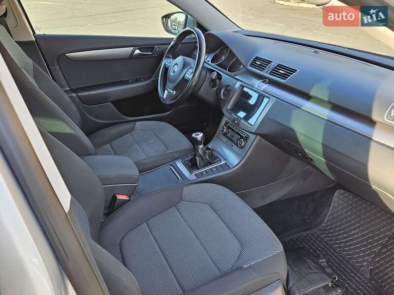 Універсал Volkswagen Passat 2011 в Запоріжжі