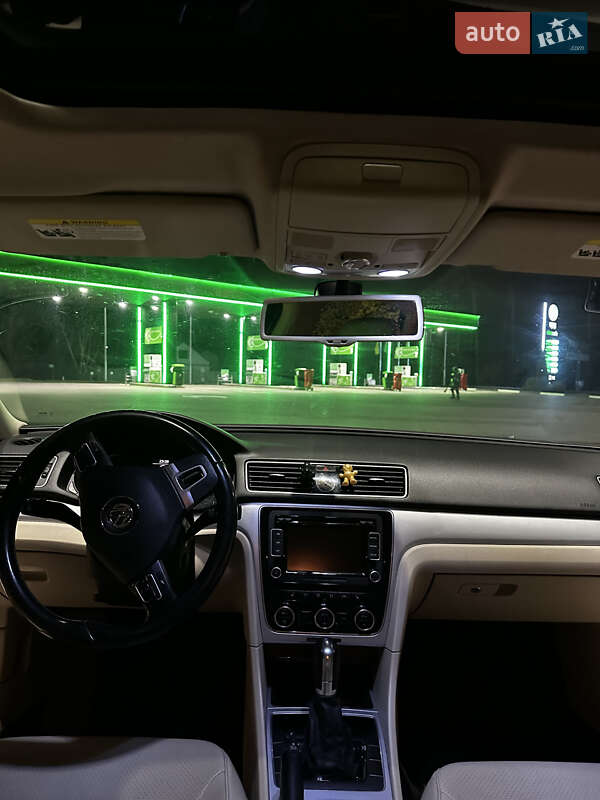 Седан Volkswagen Passat 2012 в Києві
