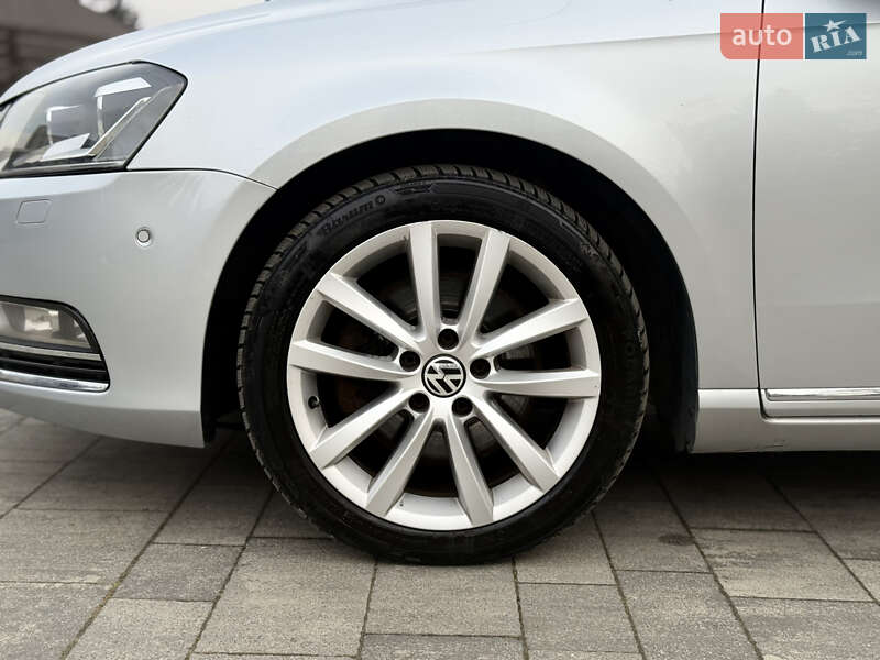 Універсал Volkswagen Passat 2012 в Тячеві