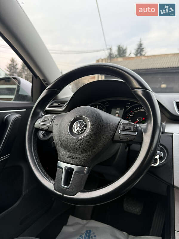 Універсал Volkswagen Passat 2012 в Тячеві