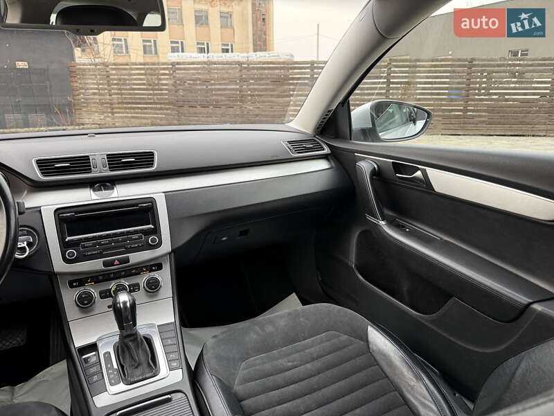 Універсал Volkswagen Passat 2012 в Тячеві