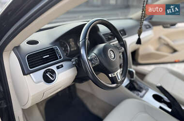 Седан Volkswagen Passat 2012 в Киеве