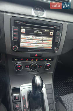 Универсал Volkswagen Passat 2012 в 