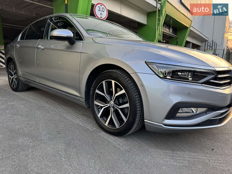 Седан Volkswagen Passat 2019 в Киеве