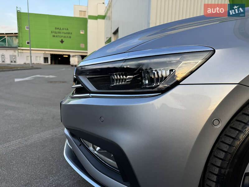 Седан Volkswagen Passat 2019 в Киеве