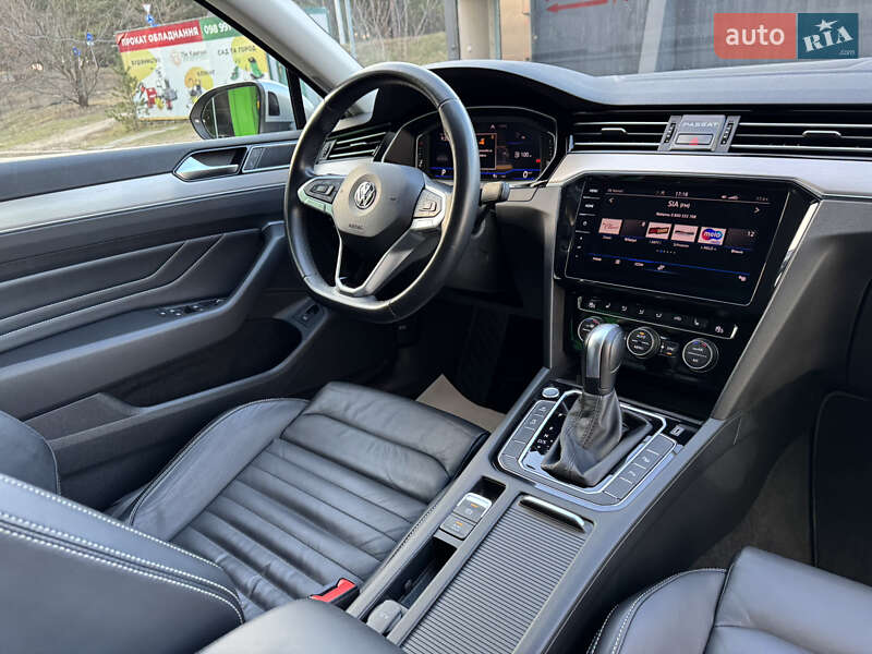 Седан Volkswagen Passat 2019 в Киеве