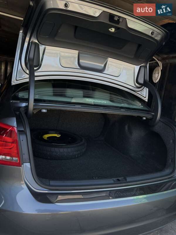 Седан Volkswagen Passat 2013 в Полтаві