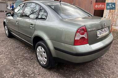 Седан Volkswagen Passat 2003 в Одесі