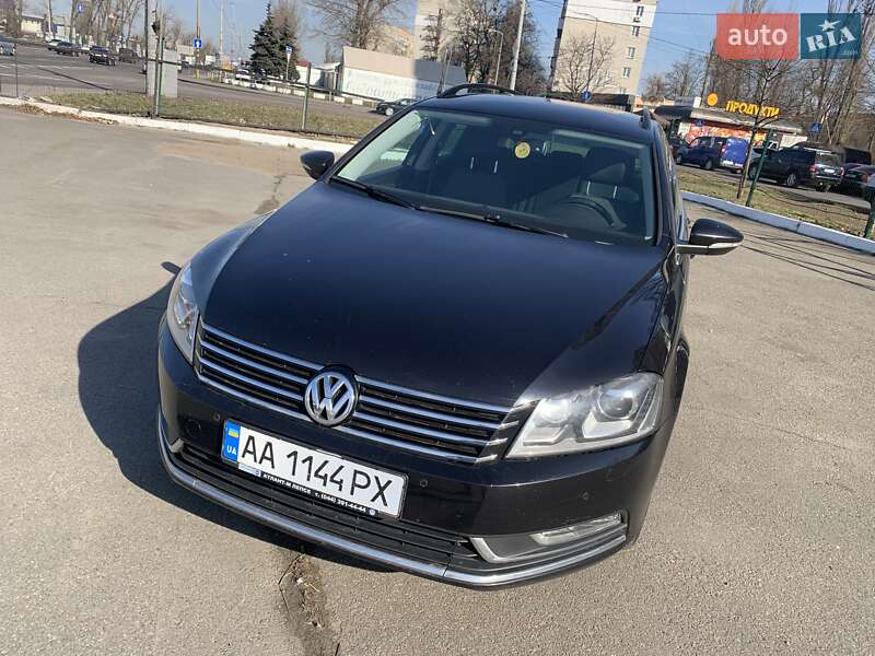 Универсал Volkswagen Passat 2012 в Киеве