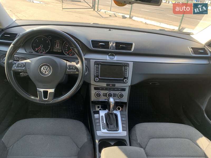 Универсал Volkswagen Passat 2012 в Киеве