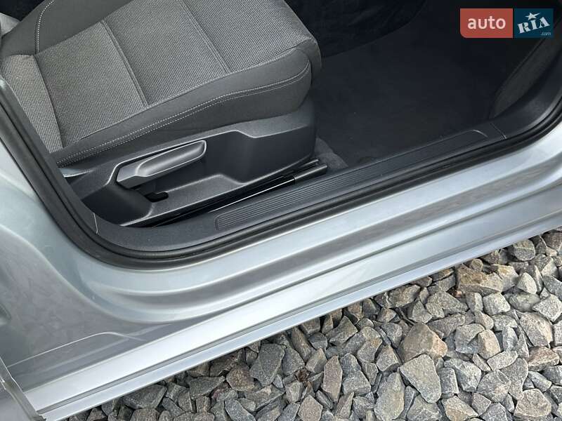 Універсал Volkswagen Passat 2017 в Рівному