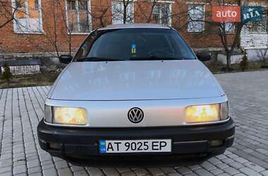 Седан Volkswagen Passat 1989 в Надворной