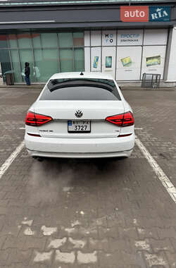 Седан Volkswagen Passat 2016 в Киеве