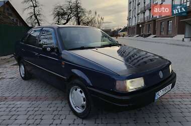 Седан Volkswagen Passat 1992 в Надворной