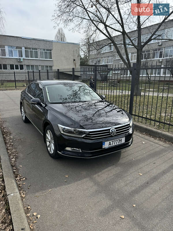Седан Volkswagen Passat 2017 в Киеве
