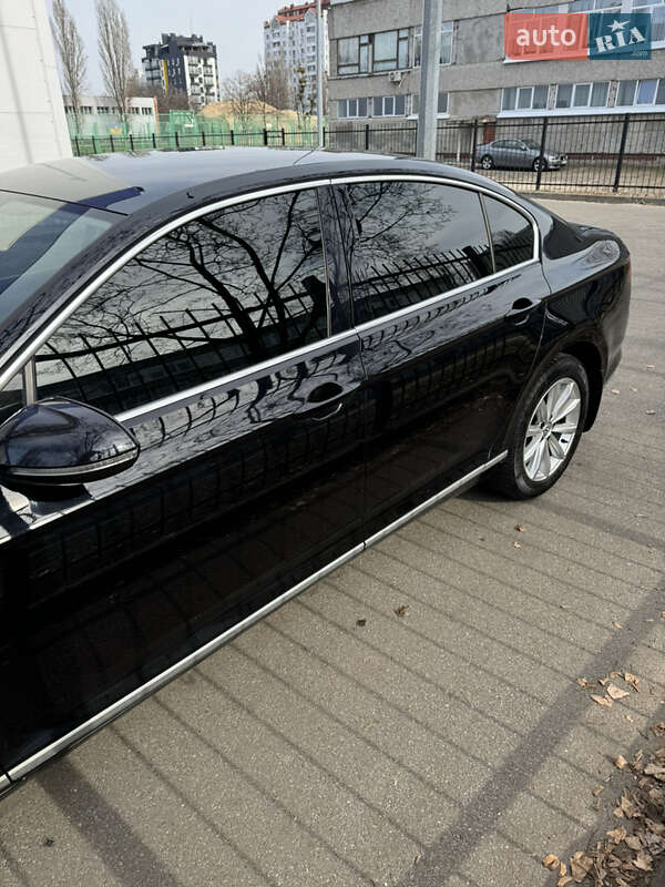 Седан Volkswagen Passat 2017 в Киеве