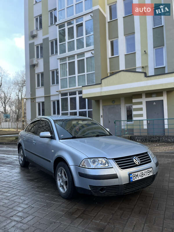 Седан Volkswagen Passat 2001 в Ромнах