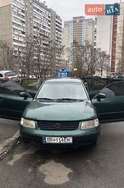 Седан Volkswagen Passat 1995 в 