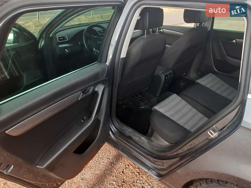 Универсал Volkswagen Passat 2011 в Ровно