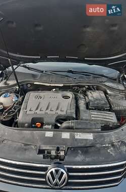 Універсал Volkswagen Passat 2011 в 