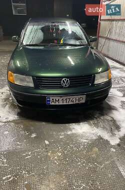 Седан Volkswagen Passat 1997 в Радивиліві